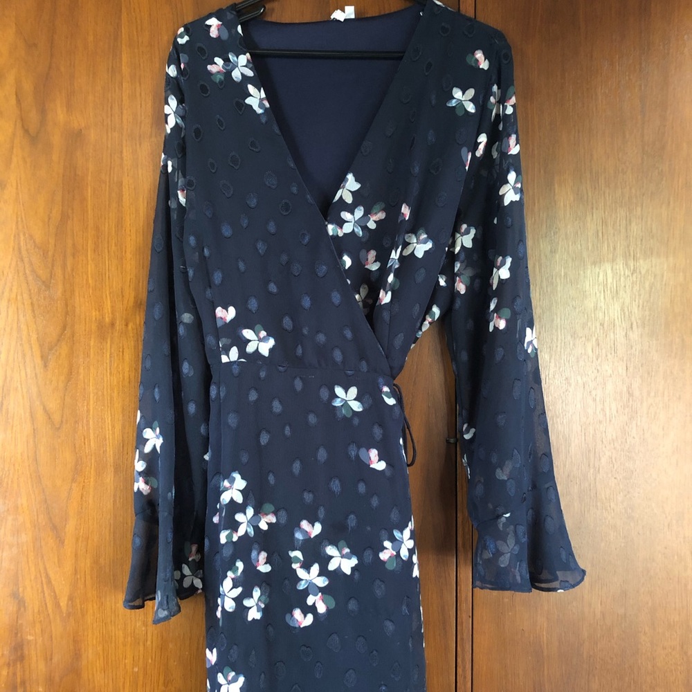 Q&A brand wrap dress. Excellent condition!!
